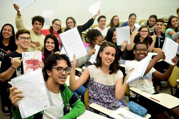 Véspera de exame, momento de relaxar: pela primeira vez , as provas terão intervalo de uma semana, para poupar estudantes