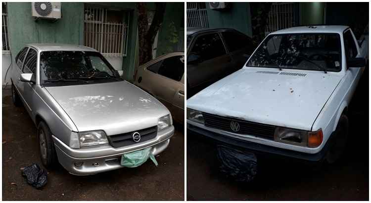 Carros apreendidos durante a ação da polícia