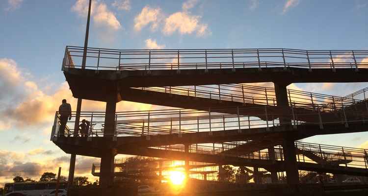 Sol amanheceu entre poucas nuvens. Inmet prevê máxima de 31°C à tarde