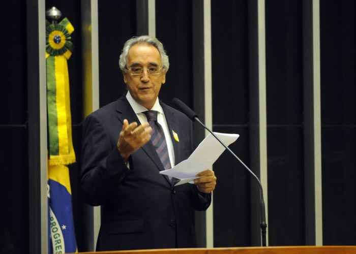 Evaristo de Oliveira, durante sessão solene em homenagem a Edilson Cid Varela, na Câmara dos Deputados