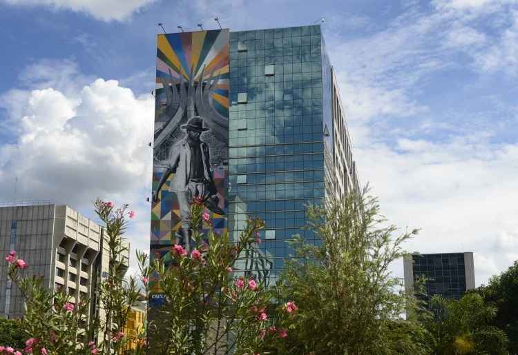 Mural 'Candango', em homenagem aos construtores de Brasília, é uma obra de Kobra