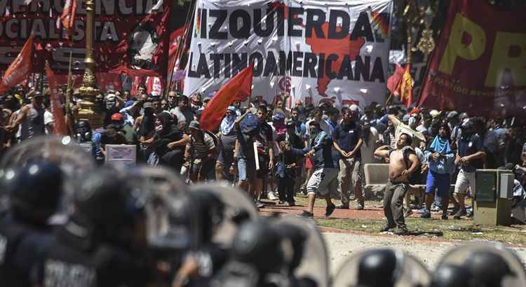 A reforma foi aprovada por 128 votos contra 116, enquanto dois deputados optaram pela abstenção