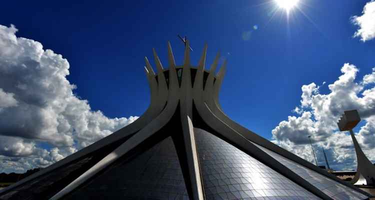 Dia amanheceu com céu aberto e ensolarado. Temperatura deverá permanecer assim até o domingo