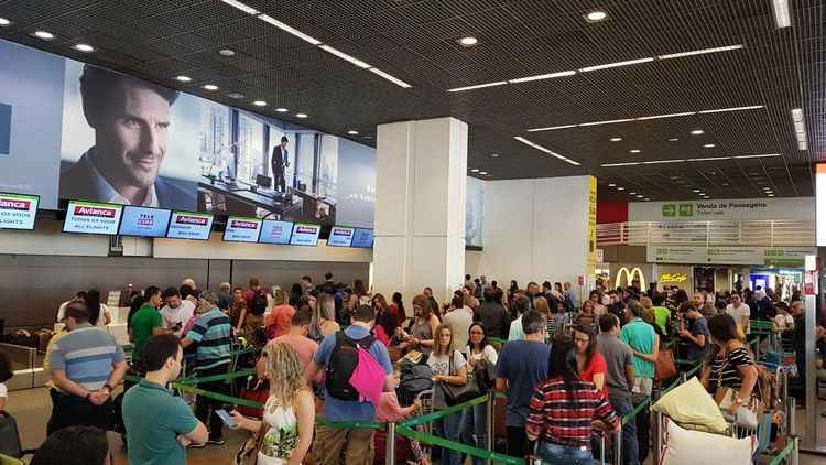 Cerca de 60 mil pessoas devem passar pelo Aeroporto de Brasília neste sábado