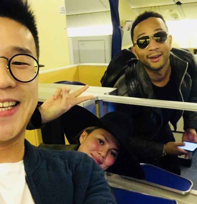 A modelo Christine Teigen e seu marido John Legend estavam dentro do avião