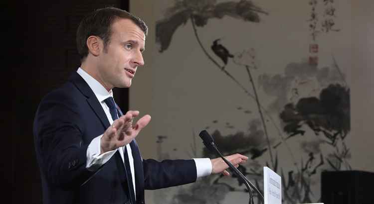 O presidente francês, Emmanuel Macron, faz um discurso à comunidade francesa na embaixada do país em Pequim