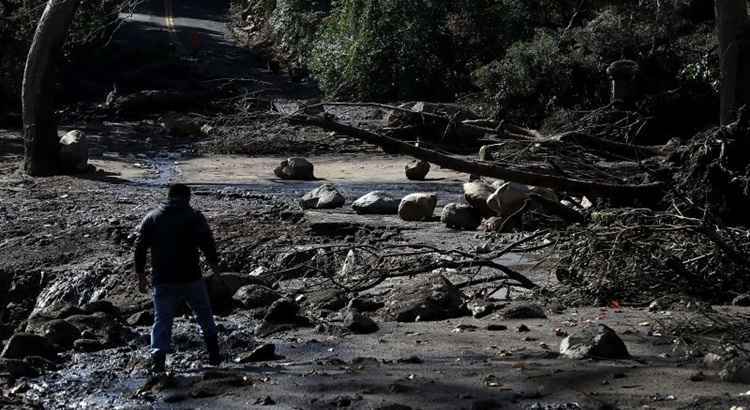 A tempestade começou depois de 10 meses de seca, que, por sua vez, seguiram um período de chuvas torrenciais em janeiro e fevereiro de 2017