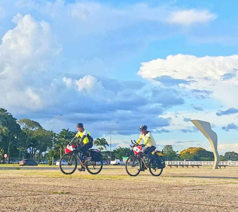 Os amigos Marcelo Victor Nery e Casemiro Nunes partiram em 22 de dezembro e pisaram em Brasília em 10 de janeiro. A meta para este ano é ir até a Argentina