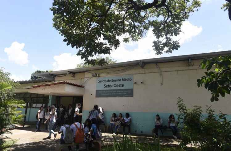 Todas as escolas de ensino médio da rede pública precisam adotar o sistema