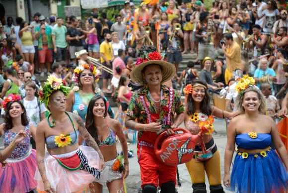 Blocos participam do carnaval do Rio de Janeiro, no centro da cidade