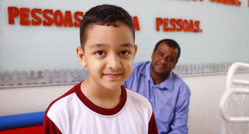 Joaquim Campos levou  Paulo Vítor para escola particular, no Recanto das Emas, em busca de melhora no aprendizado do menino