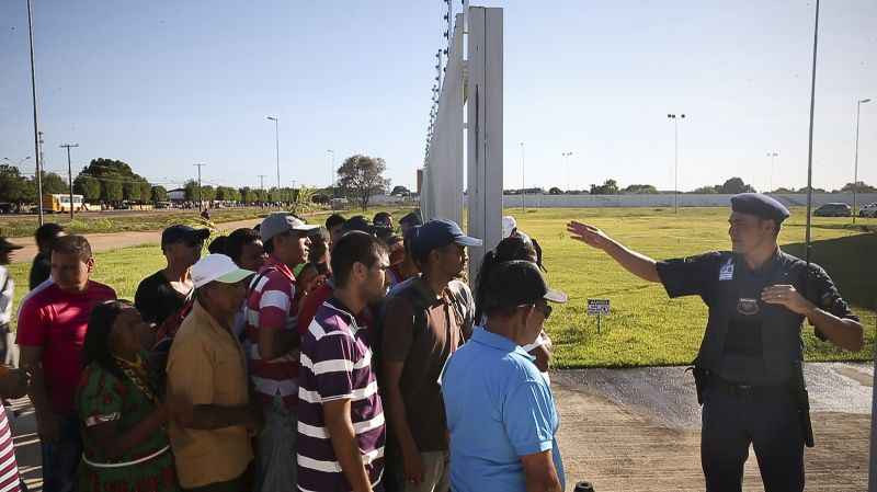 Venezuelanos na fronteira do país com o Brasil