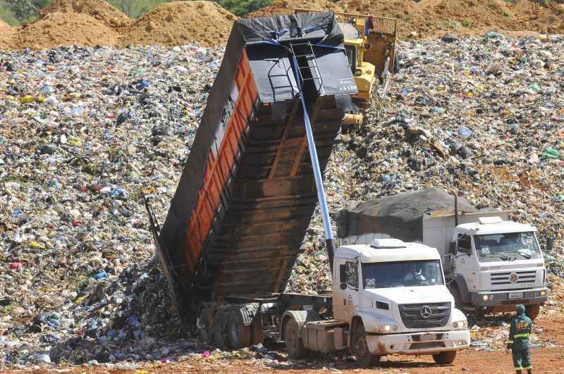 Aterro terá saturação antes do tempo; sistema falha na coleta seletiva