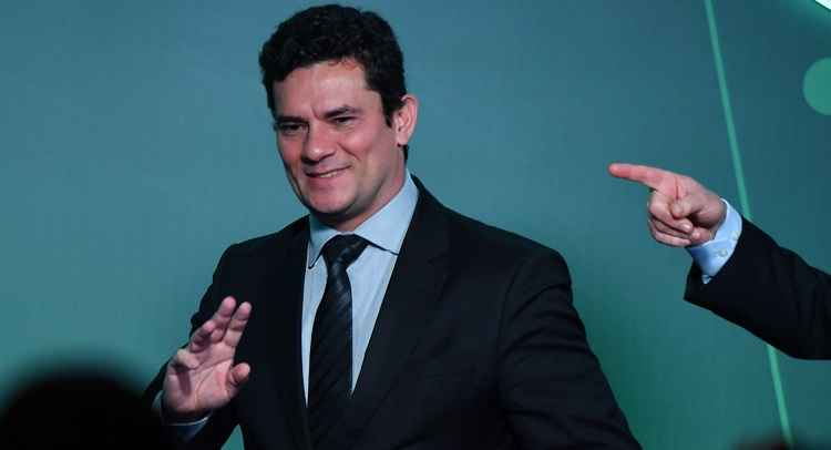 A Procuradoria da República pede que se o juiz Moro não decidir pela custódia preventiva, que a prisão temporária seja prorrogada por mais cinco dias