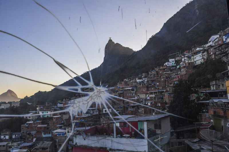 A letalidade violenta, que compreende os crimes de homicídio doloso, latrocínio, lesão corporal seguida de morte e homicídio decorrente de oposição à intervenção policial, cresceu 20%