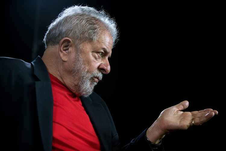 Lula é acusado de influenciar na escolha, por parte do governo brasileiro, de caças da empresa Saab. Caso retorna ao juiz Vallisney de Souza