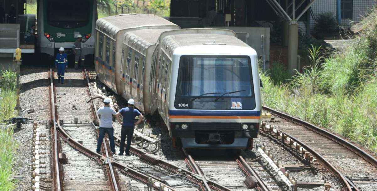 Metrô apura causas de acidente; funcionários denunciam falha de freios