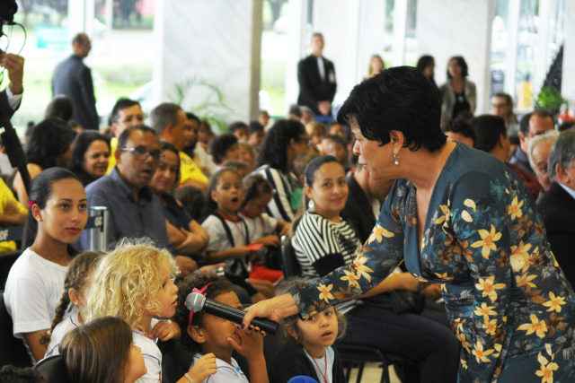 Distribuição de 1,5 mil kits educativos e segunda edição de prêmio de educação de trânsito estão entre as ações que o Detran-DF anunciou nesta quinta (22) no Palácio do Buriti. Colaboradora do governo Márcia Rollemberg participou do evento.