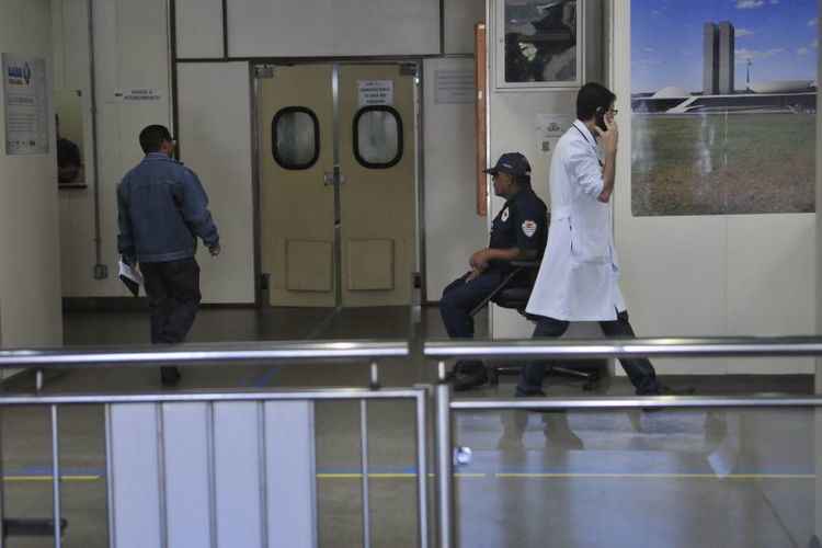 Hospital de Base, onde oito salas de cirurgias ficaram com o funcionamento parcialmente interrompido