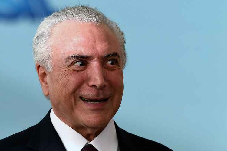 Michel Temer sorri