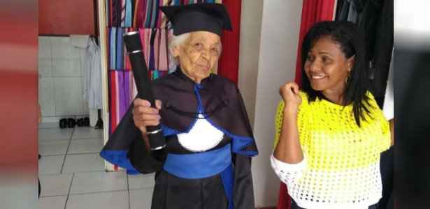 Dona Maria ainda voltou a estudar na vida adulta, terminando o ensino fundamental por volta dos 40 anos