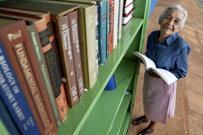 Maria Pereira da Silva, idosa que concluiu o ensino médio aos 91 anos