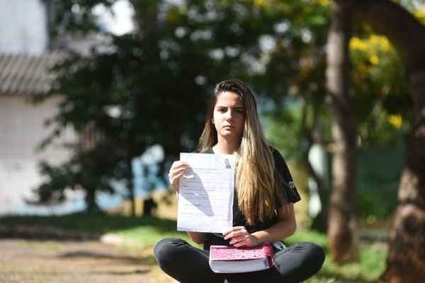 Maria Eduarda, 16 anos, quer começar a trabalhar para ter independência