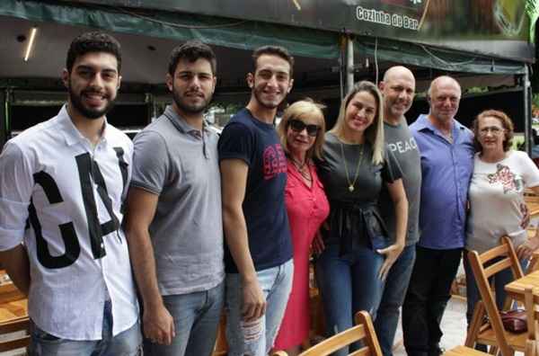 Família unida: Sandra, Luzirene, Sérgio, Guilherme, Fabiana, Gabriel, Lucca e Gustavo