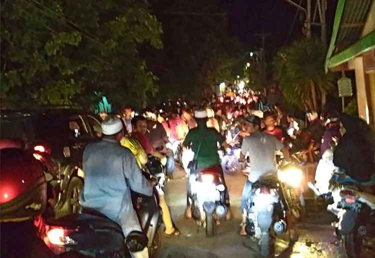 A agência de geofísica do país chegou a emitir um alerta para tsunami e recomendou que os moradores deixassem a região, mas o aviso foi retirado pouco depois