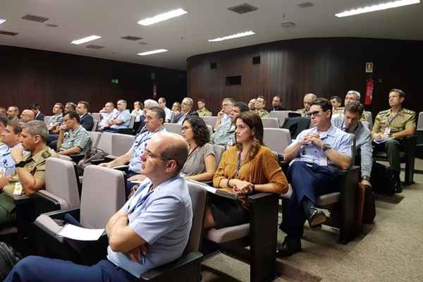 Prestes a completar 70 anos, a instituição é especializada no estudo de estratégias nacionais em segurança e desenvolvimento. Cursos são abertos não só a militares e servidores públicos: a população em geral pode participar. Basta ter feito faculdade e ser recomendado por alguma instituição, que pode ser, por exemplo, um conselho de classe