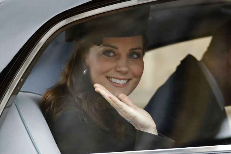 Kate Middleton dá entrada em hospital de Londres em trabalho de parto