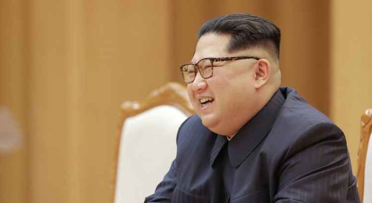 Kim Jong-Un sorrindo