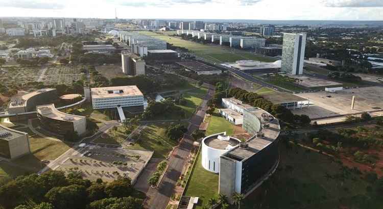 Foto aéra feita de drone da Procuradoria Geral da República - PGR e ao fundo a Esplanada dos Ministérios, o Supremo Tribunal Federal - STF, Congresso Nacional e o Tribunal de Contas da União - TCU.