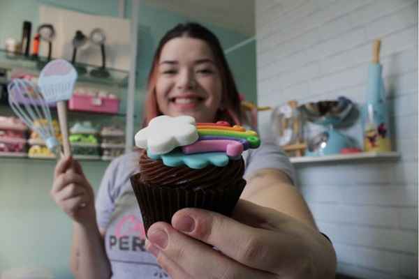 Seis anos depois, é dona de uma empresa de cupcakes com ateliê em Águas Claras e ministra um curso on-line