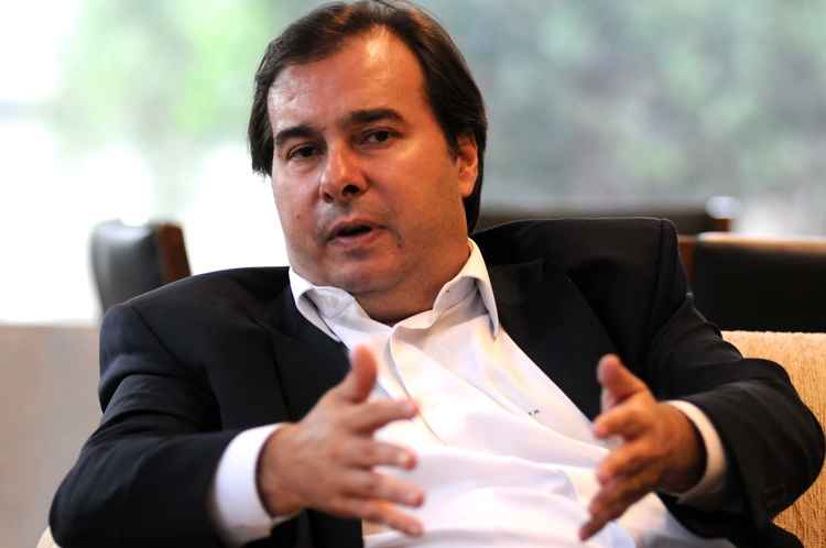 Rodrigo Maia sentado