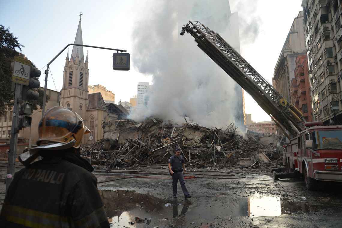 Igreja ao lado de prédio que desabou em São Paulo ficou destruída