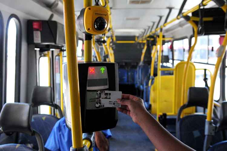 Biometria facial é obrigatória em 100% dos ônibus do DF