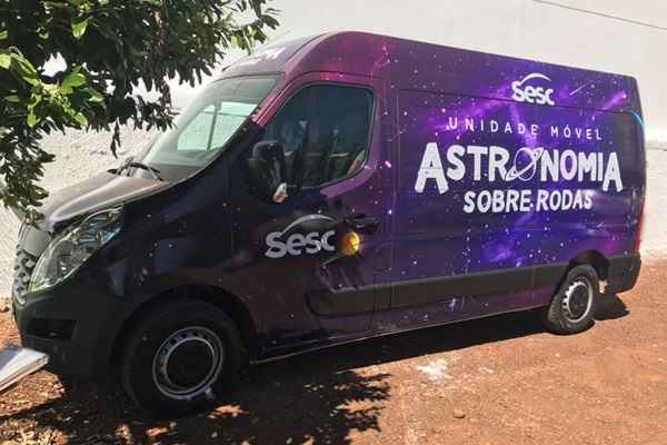 Van que abriga o projeto Astronomia sobre Rodas