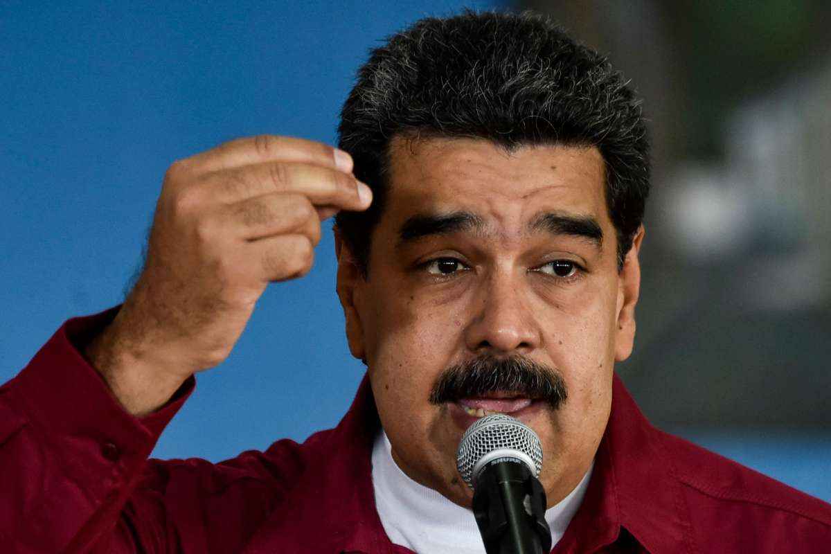 O presidente Nicolás Maduro busca um segundo mandato de seis anos. No mês passado, um candidato presidencial independente, Henri Falcón, afirmou que foi agredido fisicamente por partidários do governo