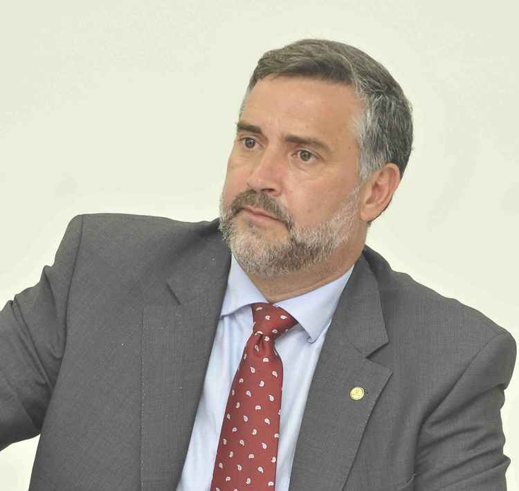 O deputado Paulo Pimenta (PT-RS) cobrou que a medida também se estenda a magistrados, promotores e outras autoridades que permanecem com foro privilegiado