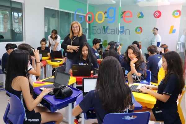 O Colégio Educandário, Riacho Fundo I, deu os primeiros passos para um ensino mais moderno utilizando a tecnologia de Sala Google