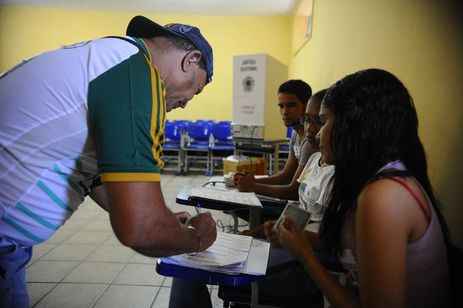 O voto é obrigatório para os brasileiros a partir dos 18 anos