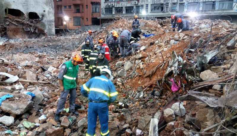 Segundo Palumbo, as retroescavadeiras são paralisadas sempre que há indícios de presença humana