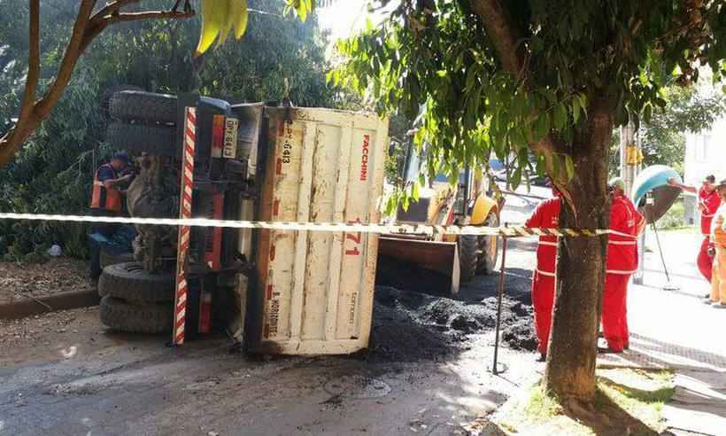 Acidente ocorreu por volta das 9h30, quando o veículo perdeu o freio na descida da avenida