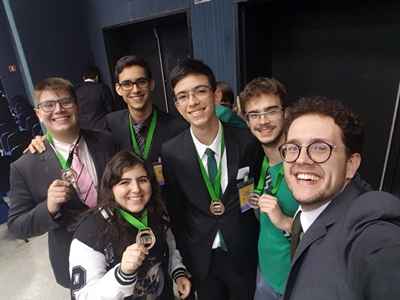 Alunos comemoram o 9° lugar em ranking nacional em torneio