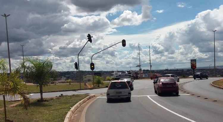 Antes de iniciar o funcionamento dos semáforos, o Detran fez a pintura horizontal dos cruzamentos.