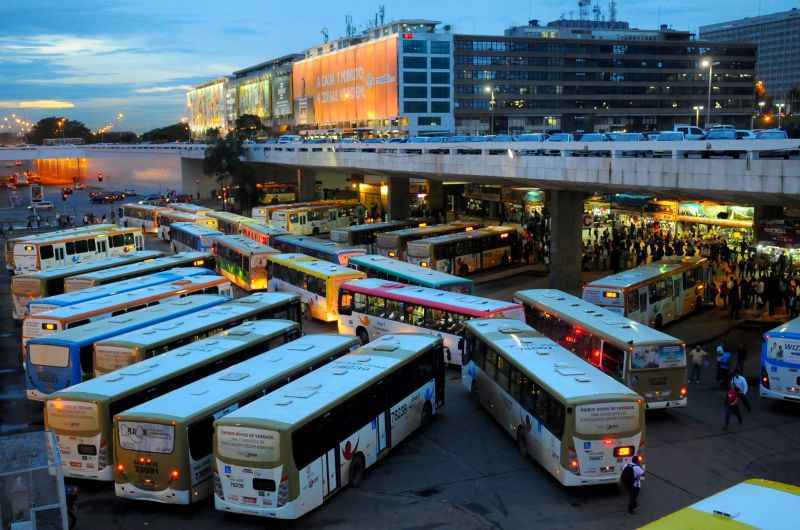 Devido aos bloqueios dos caminhoneiros, duas das cinco empresas de ônibus do DF só tem combustível até amanhã