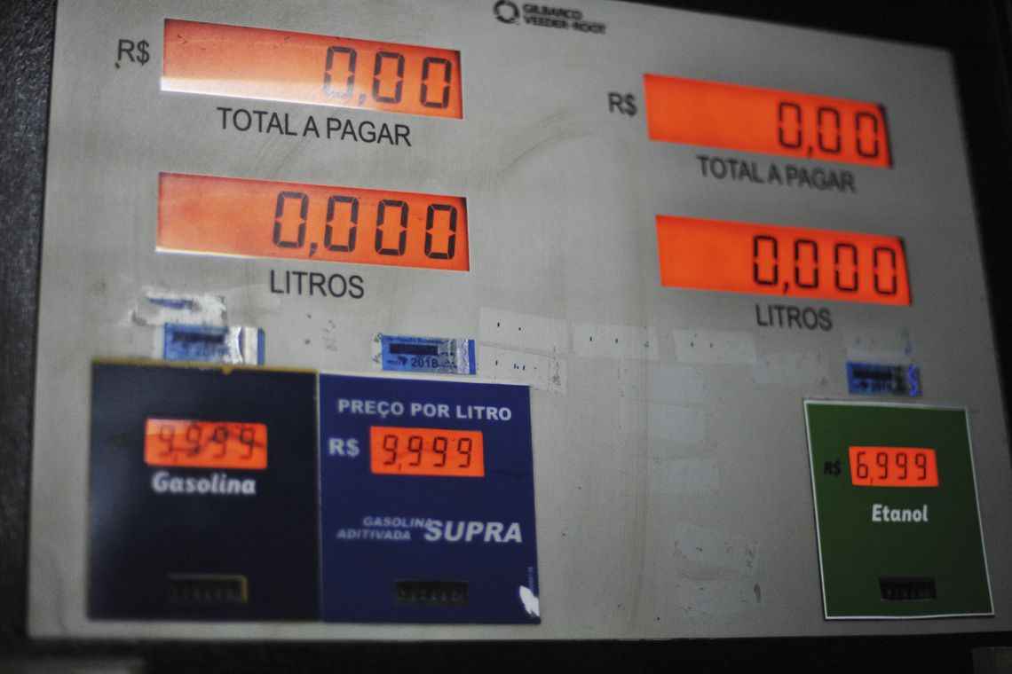 Em Águas Claras, um posto chegou a cobrar R$ 9,99 no litro da gasolina