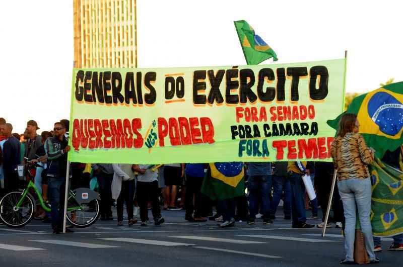 Manifestação contra o preço de combustível e contra o governo Michel Temer na Esplanada dos Ministérios