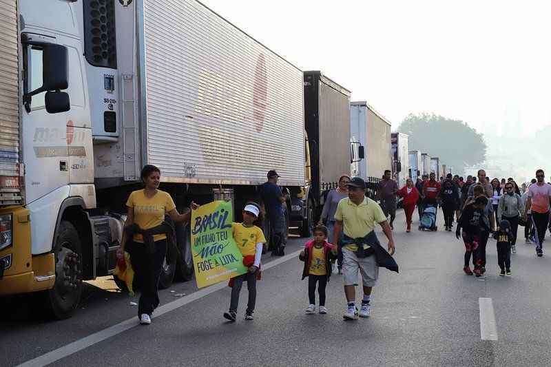 Até o final da tarde desta quarta-feira, a PRF já havia realizado escoltas de 2.275 veículos de carga